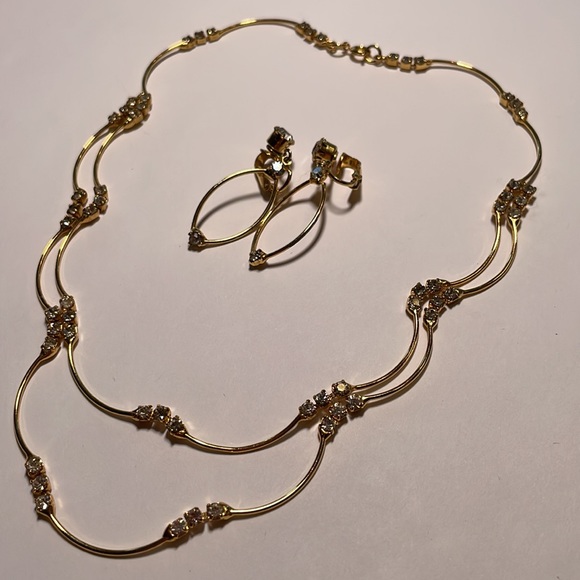 Gold earrings clip on and necklace - Picture 3 of 3